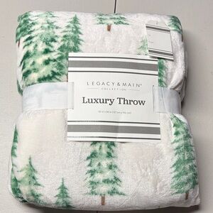 NWT Luxury Throw - White and Green